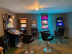 Jocuri de noroc pe Facebook și TikTok, anchetate în județul Vaslui: 3 dosare penale și aparate slot sigilate