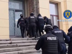 (VIDEO) Percheziții la Zorleni și arestări, într-un dosar de jafuri cu amenințări cu moartea